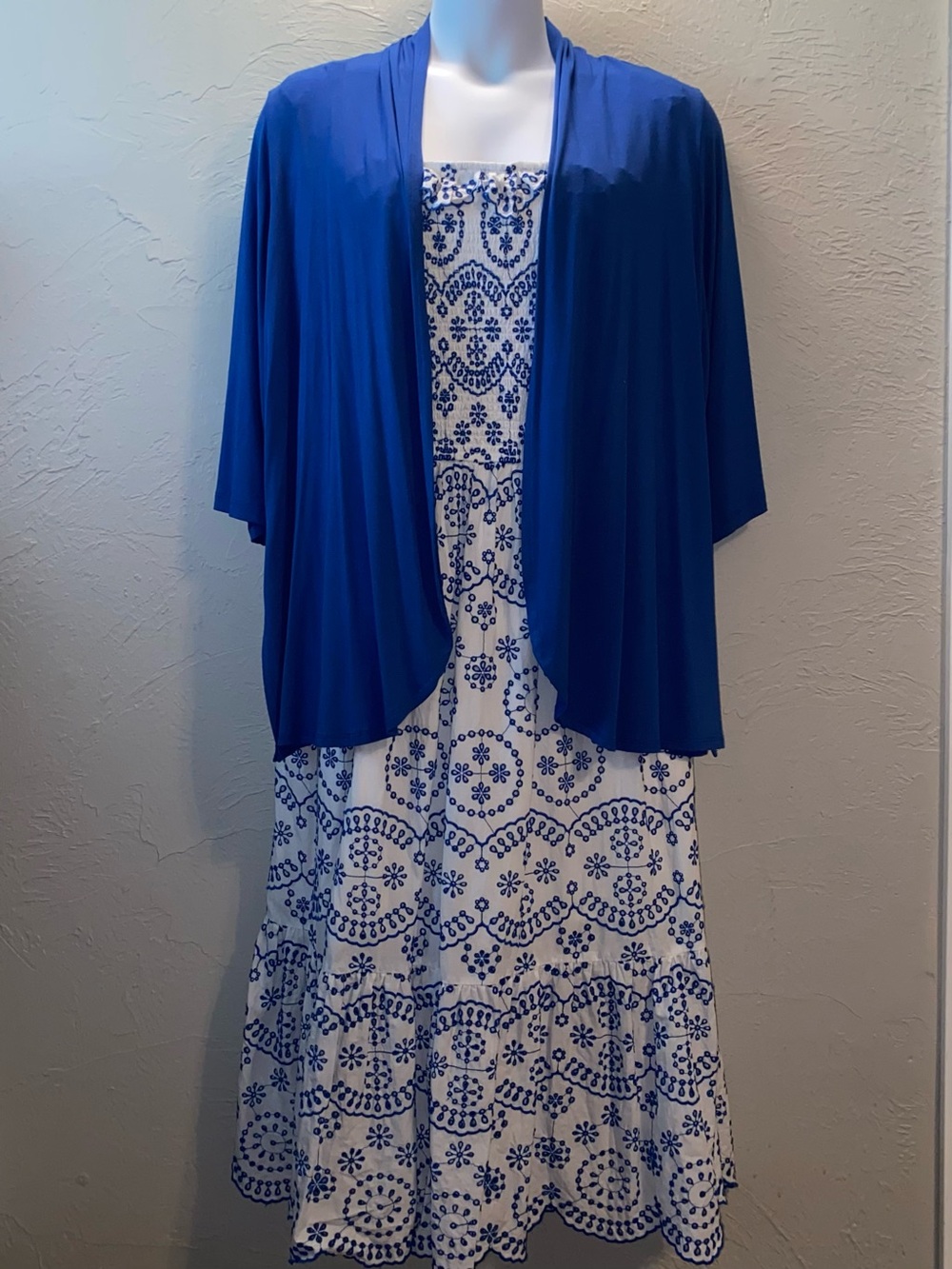 Crown & Ivy Women’s Blue and White Eyelet Ruffles Smocked Sun Dress Size 3X - Picture 12 of 14